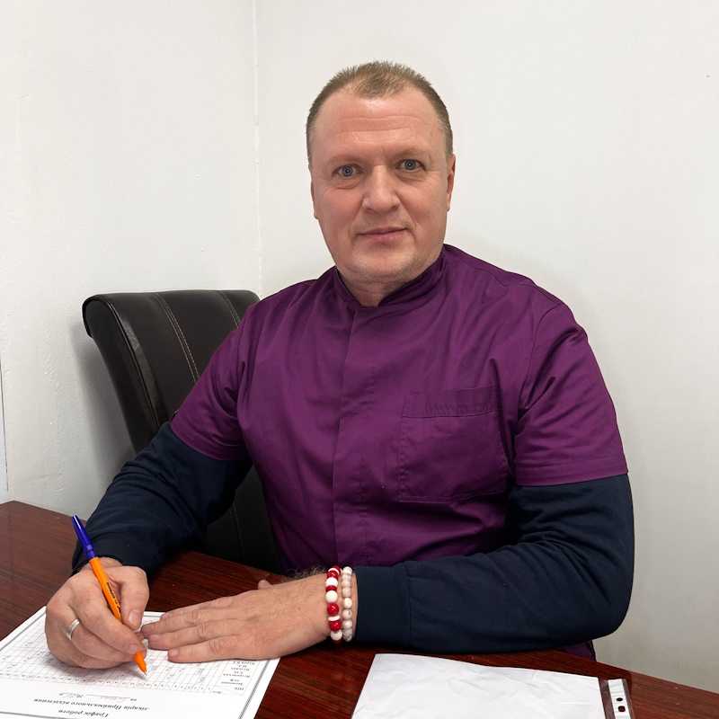 Звоненко Олег Володимирович – медичний директор з амбулаторно-поліклінічної роботи